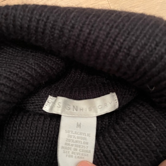 Tunic sweater by Design History. Wool acrylic mix. Great grey colours.  Size M. - Picture 2 of 2